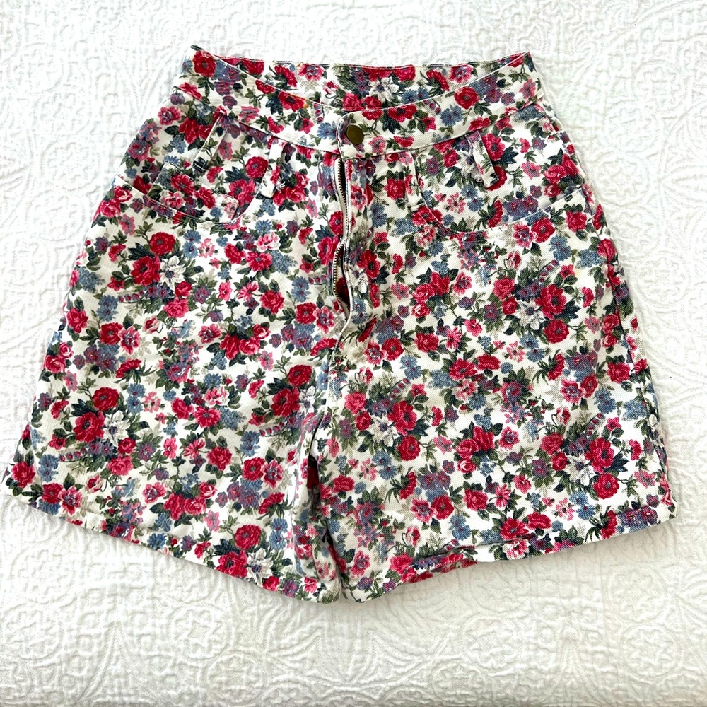 VINTAGE “NEW” Fashion Brand Floral High Waist Denim Shorts Size 9